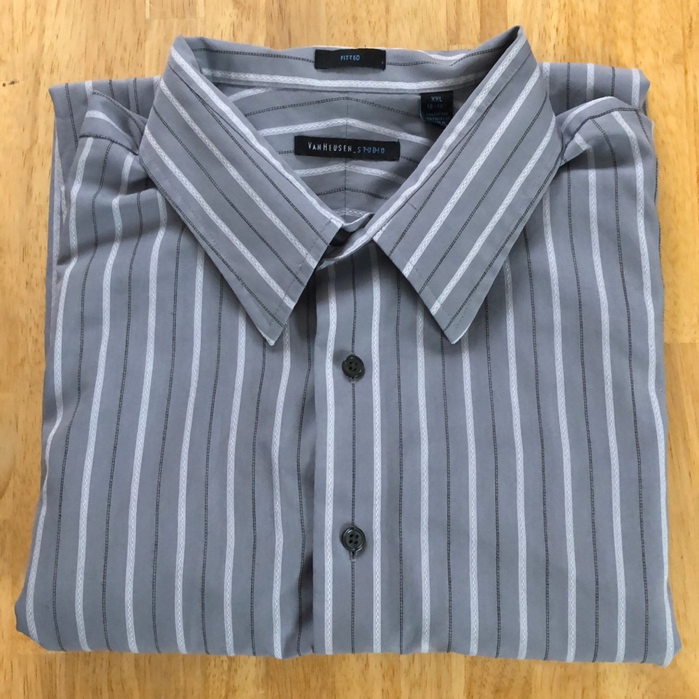 Men’s gray long sleeve shirt